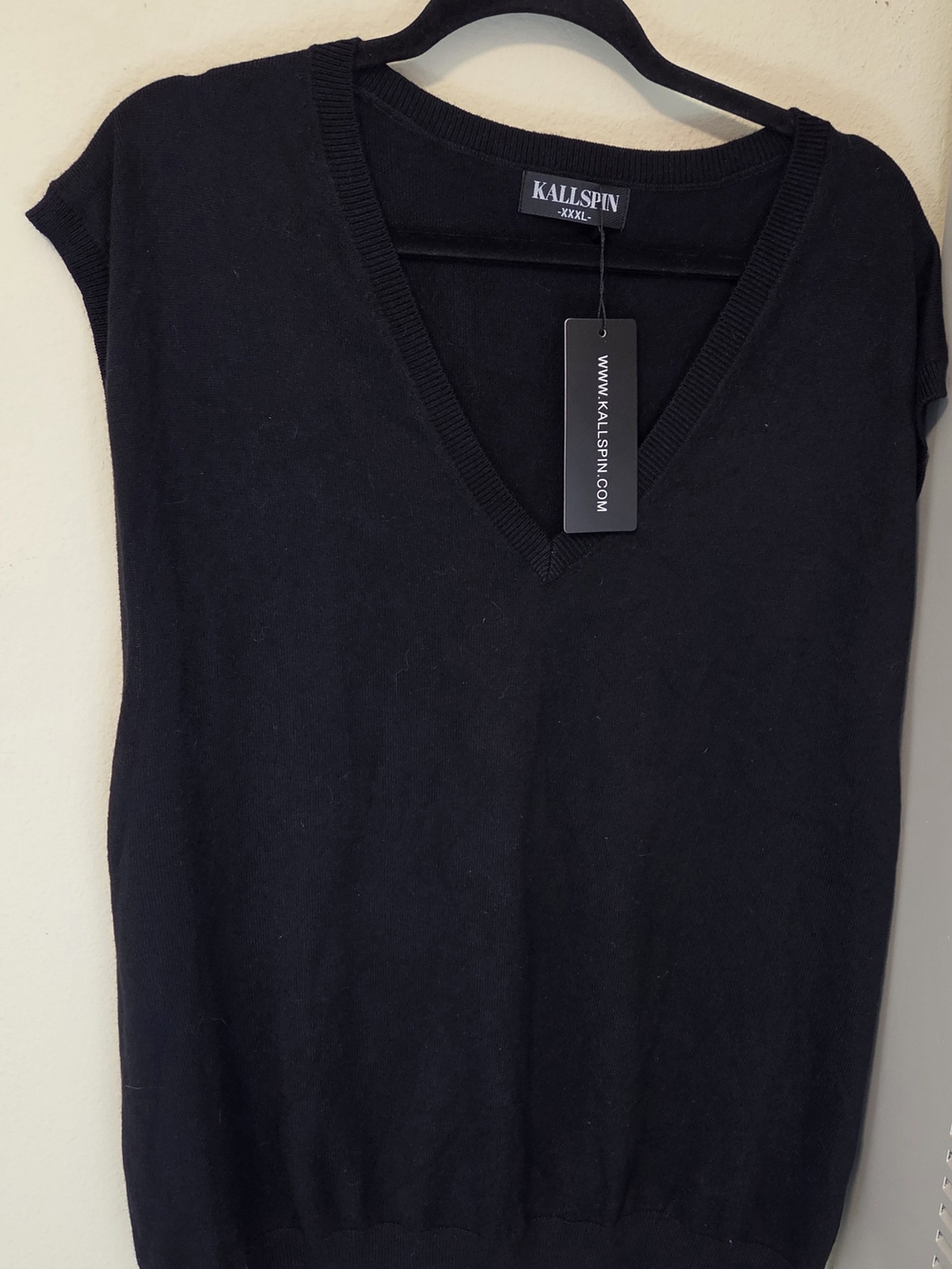 Kallspin Black V-Neck Cap Sleeve Sweater Top
